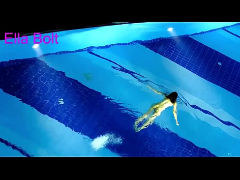 ❤️ Saya tidak boleh berhenti menonton, berambut perang muda ditangkap berenang bogel di kolam peranginan ELLA BOLT ❤❌ Lucah cantik pada kami